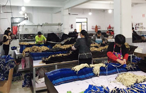 曲光包裝生產(chǎn)車間